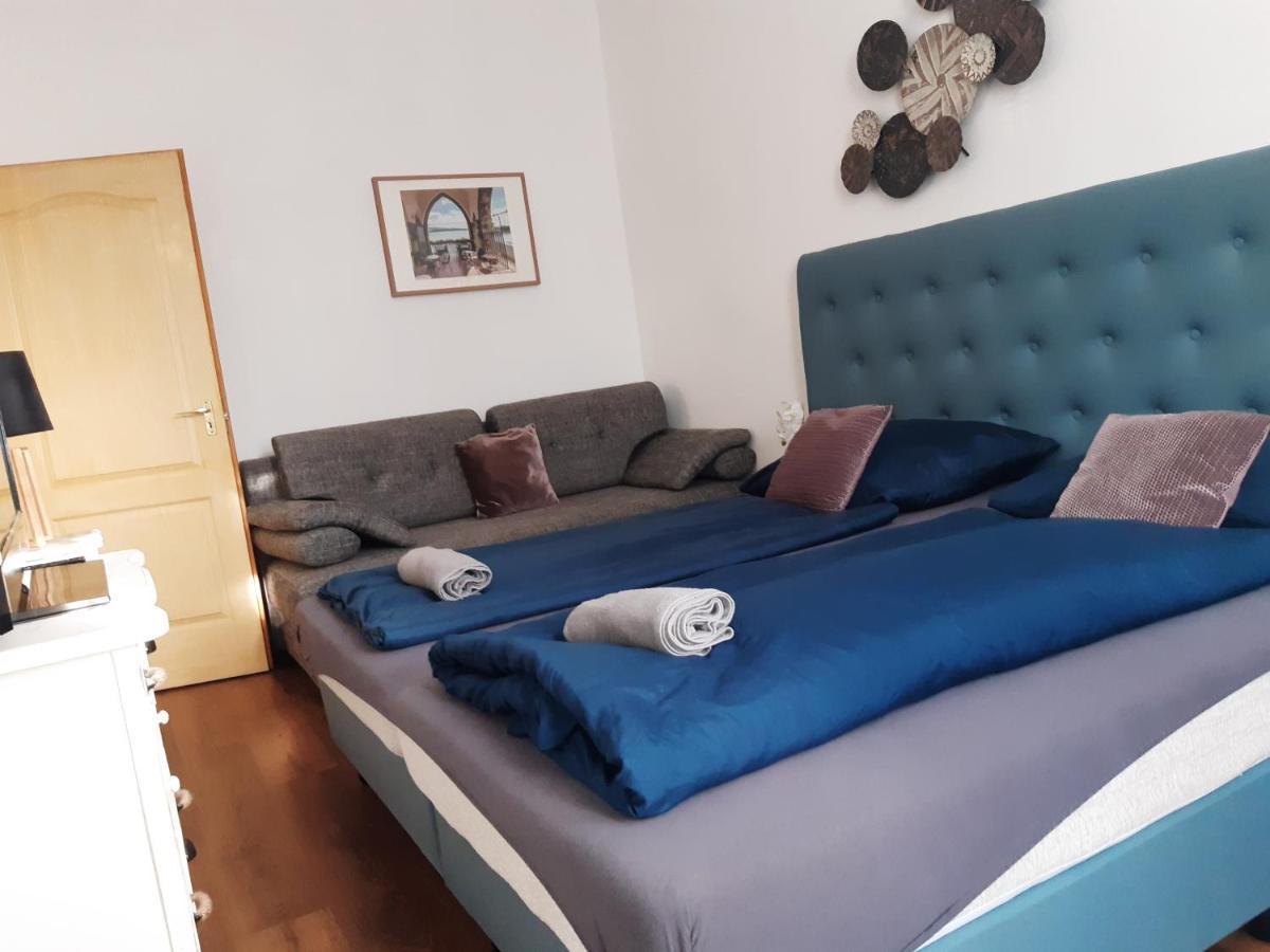 Varalja Apartman Tata Exterior photo