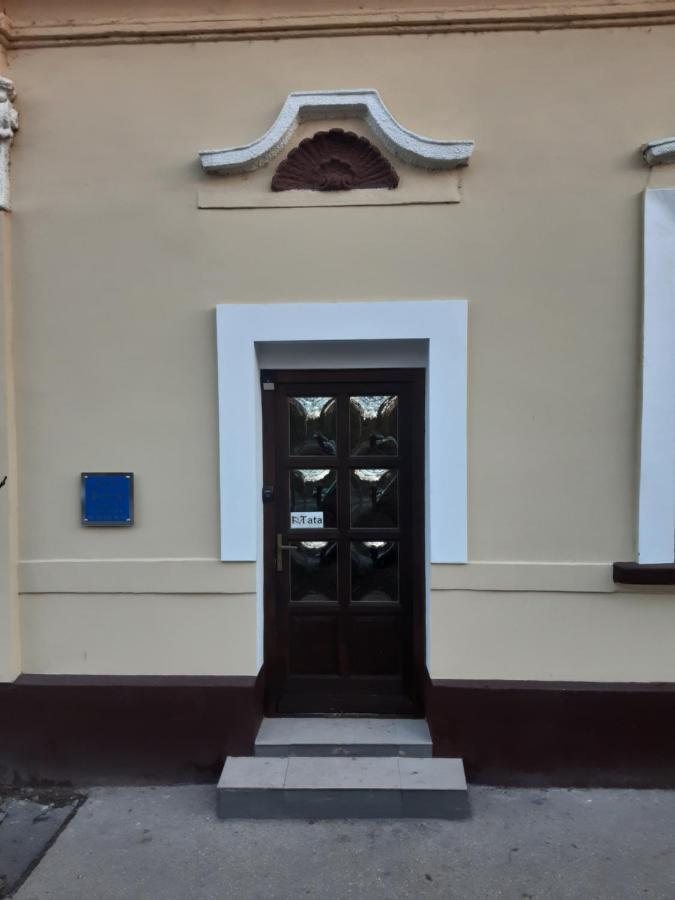 Varalja Apartman Tata Exterior photo